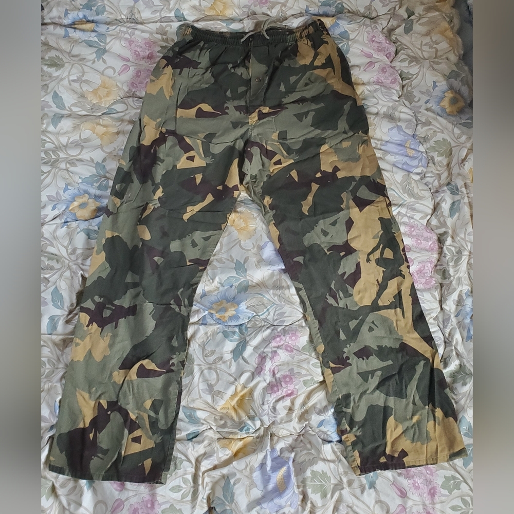 No Boundaries Camo Pajama Pants M